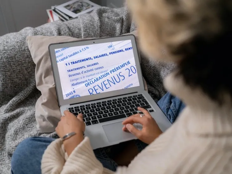 Fiscalité : comment doit-on payer les impôts sur les revenus d'une location meublée ?