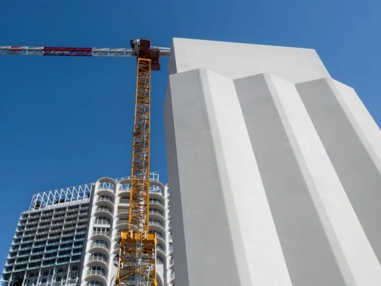 Tour M99 à Marseille : le pari du béton préfabriqué pour accélérer le chantier